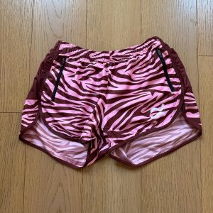 SHORTS linea ZEBRATA pink/bordeaux
